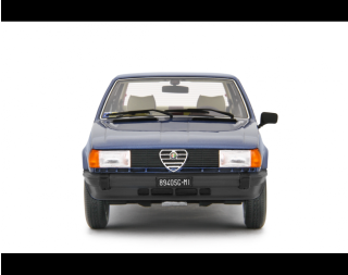 Alfa Romeo Giulietta 1.6 - 1.8 1980 Blu Pervinca Laudoracing 1:18 Resinemodell (Türen, Motorhaube... nicht zu öffnen!)